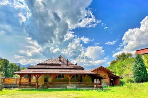 Borsa Ski Chalet | Mountain View Chalet - Rated 10/10, Family & Pet Friendly