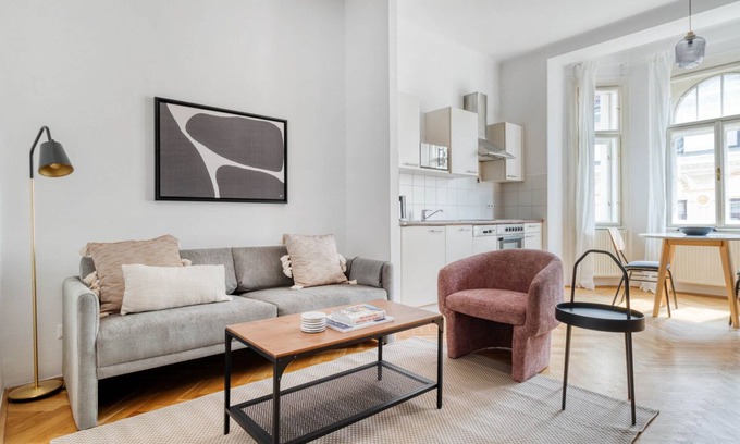 Rudolfsheim-Funfhaus Apartment | Cozy 1BR Premium Apartment with Elevator in Penzing
