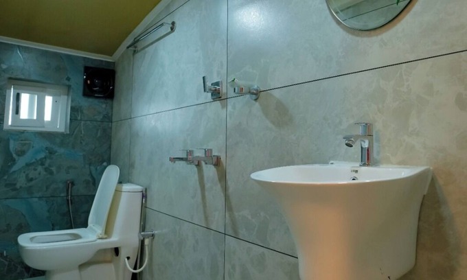 Alappuzha Boat Rental | Premium private room in sharing houseboat with all meals