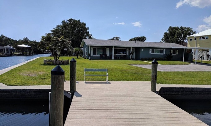 Homosassa House | Idyllic Waterfront Home with Breathtaking Views & Comforts