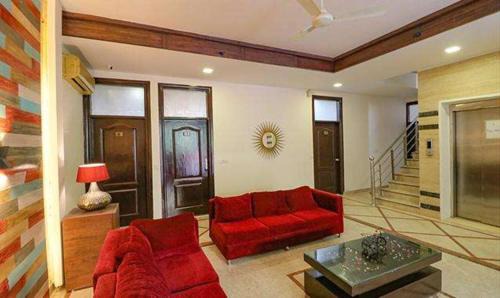 Sainik Farm Hotel | Stylish Rooms in Haus Khas with Hot Tub & Breakfast Included