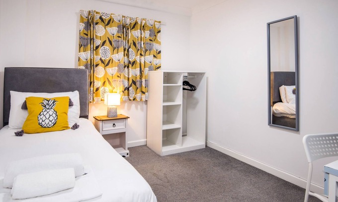 Taunton Hotel | Guest Rated 9.4: Premium Ensuite at Royal Ashton Town House