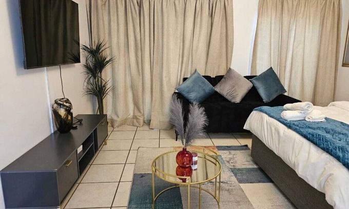 Lone Hill Apartment | Stylish Studio Apartment in Lonehill with Pool & WiFi