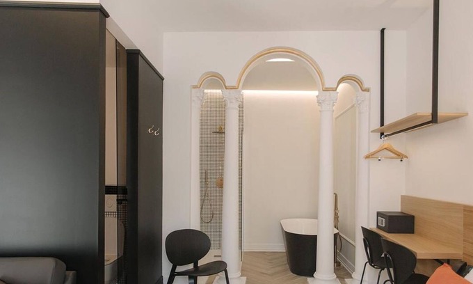 Old Town Apartment | Premium Studio with Whirlpool Bath and Ocean View Amenities