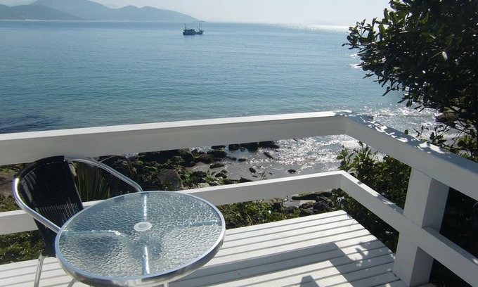 Garopaba Apartment | Indulge in the Premium Suite at Laziness Beach Resort
