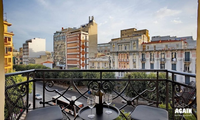 Thessaloniki City Centre Apartment | Premium Suite in Thessaloniki: Spa, Breakfast & Family-Friendly
