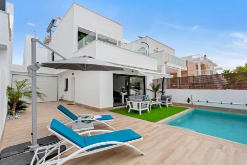 San Pedro del Pinatar Apartment | Exceptional Villa Mia with Heated Pool and Oceanfront Views