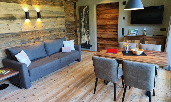 Martello Apartment | Guest Rated 10/10 at Premstlahof Ferienwohnung Lärchenstube