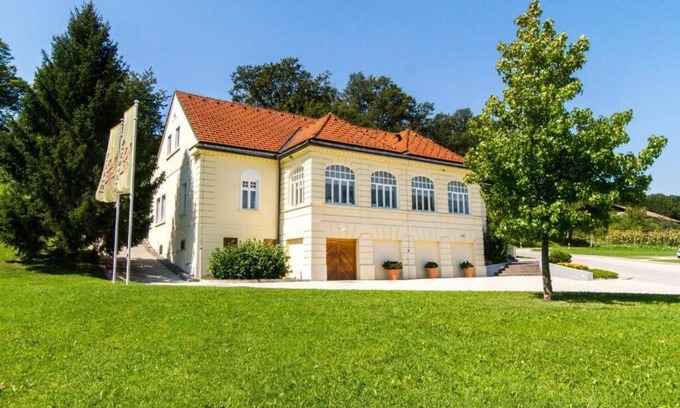 Bizeljsko Bed & Breakfast | Experience Comfort at Villa Istenič with Family Amenities
