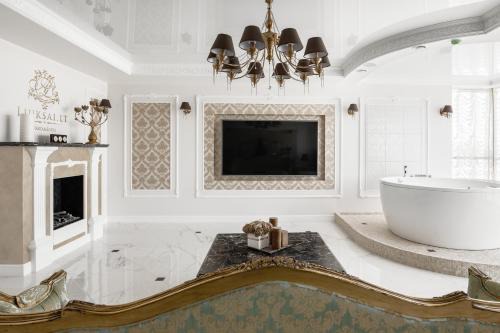 Klaipeda Apartment | Elegant President Jacuzzi Apartment with Hot Tub & High Ratings