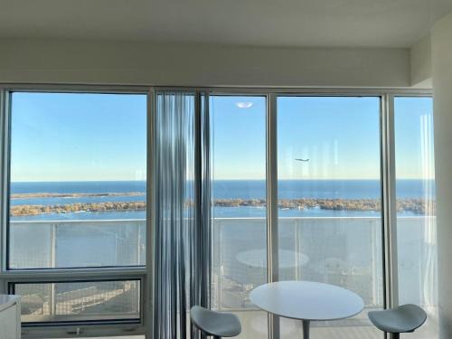 Downtown Toronto Apartment | Elegant Presidential Suite in Downtown with Scenic Views