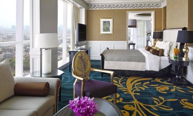 Abu Dhabi City Center Apartment | Presidential Suite with Pool & Spa near Higher Colleges
