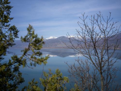 Prespes Apartment | Family-Friendly Prespes Lake View Apartment with 9.5 Rating