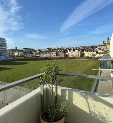 Port of Caen Apartment | Modern Presqu'île Apartment with Balcony & Gym, 4 Stars