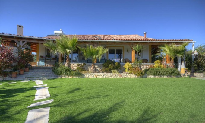 Albufeira Villa | Idyllic Prestige for Home with Pool and Garden in Albufeira