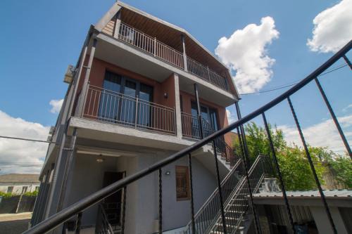 Kutaisi House | Exceptional Prestige Guest House: Pet Friendly & Breakfast