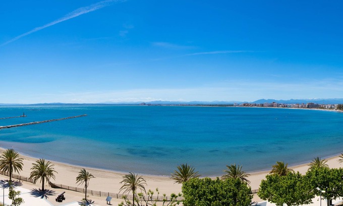 Roses Town Center Hotel | Experience Prestige Mar y Sol: Spa, Breakfast & Family Fun