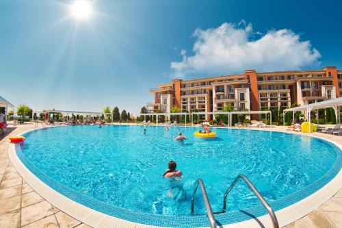 Yurta Apartment | Elegant Prestige Mer d'Azur with Oceanfront Pool & Spa