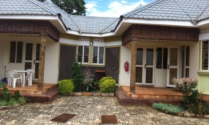 Entebbe Hotel | Exceptional Prestige Resort Cottages with Family-Friendly Amenities