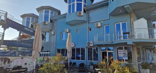 Paracin Bed & Breakfast | Prestige Hotel: Oceanfront Bliss with Pool & Family Amenities
