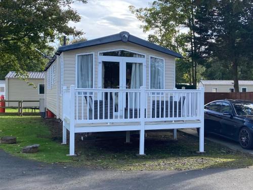 Berwick-upon-Tweed Resort | Prestige Static Caravan: Family-Friendly Getaway & Pool Access