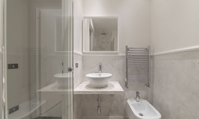 Rione VI Parione House | Experience the Prestigious Farnese Loft with Spa & Hot Tub