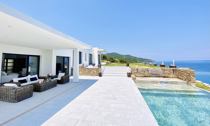 Pietracorbara Villa | Elegant Villa by the Water's Edge - Pietracorbara Escape