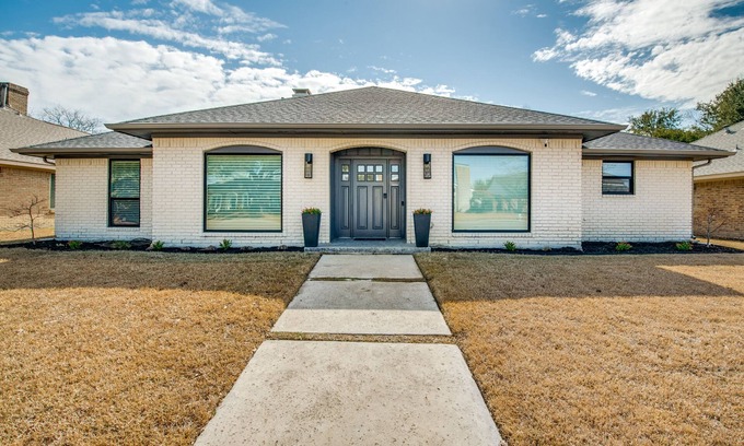 Far North Dallas House | Elegant Prestonwood Home with Private Pool & Pet-Friendly