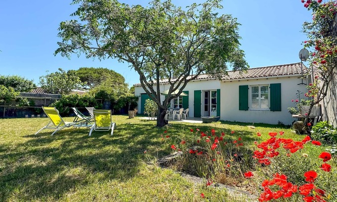 Saint-Clement-des-Baleines House | Inviting Single Storey Villa with Oceanfront Garden Escape