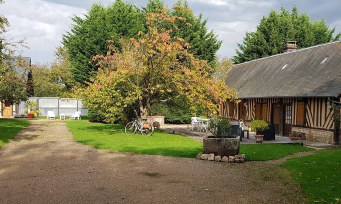 Saint-Pierre-de-Cormeilles House | Inviting Norman House with Heated Pool Near Deauville