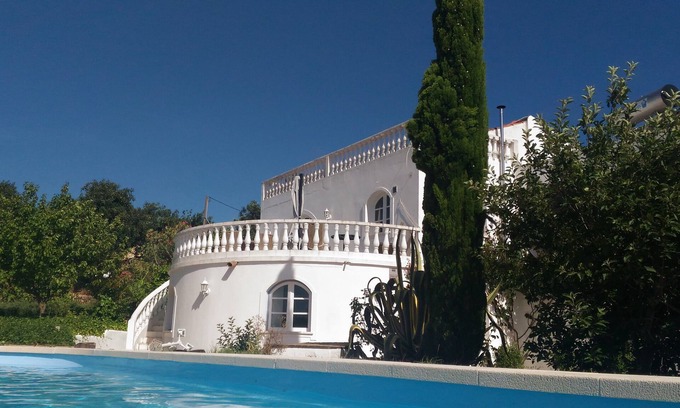 Silves House | Charming Old House in Algarve with Pool and Breakfast