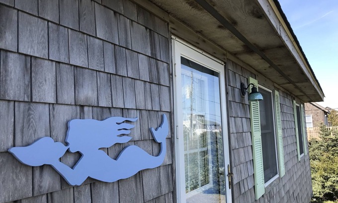 Palisade Acres Cottage | Silver Girl - Elegant 3BR Oasis with Hot Tub by the Beach