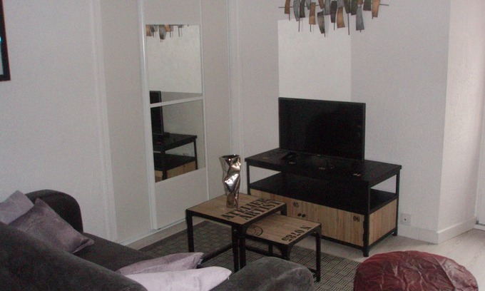 Vannes Apartment | Cozy Apartment with Ocean View at Vannes Port, Rated 9.4