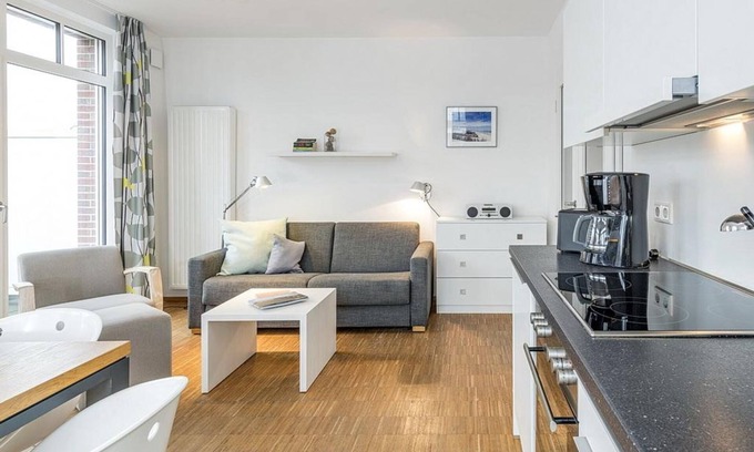 Horum Apartment | Sunny Balcony Apartment Steps from the Beach - Ferienvillen Anna