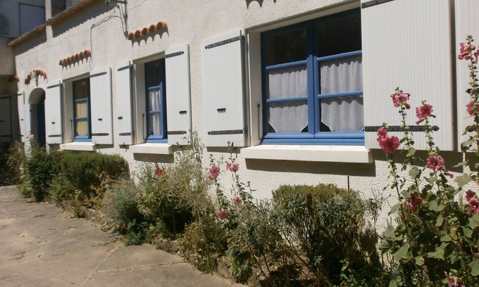 Meschers-sur-Gironde House | Charming Bungalow Steps from Beaches and Dining, Pet-Friendly