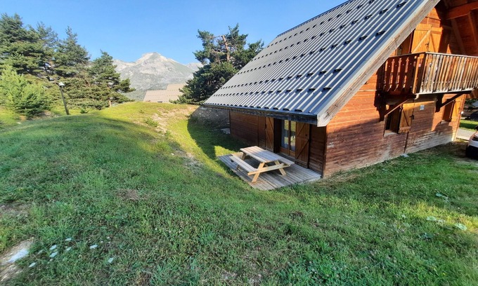 La Joue du Loup Ski Chalet | Charming Renovated Chalet with Pool and Spa Amenities
