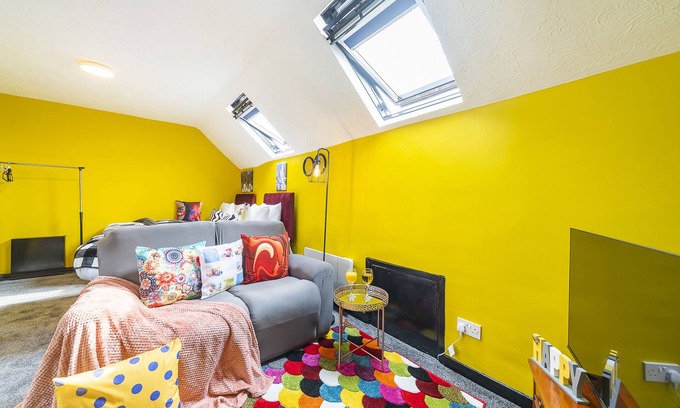 Hull Apartment | Cozy Pad with Breakfast & Family-Friendly Amenities