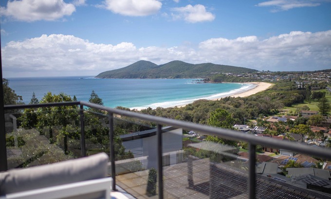 Forster House | Inviting Coastal Escape with Breathtaking Ocean Views