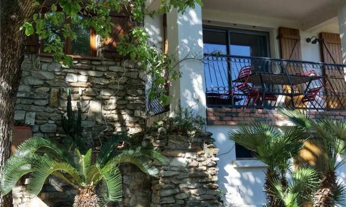 Plage d'Argeles Cottage | Delightful Cottage by the Beach with Pool & Ocean View