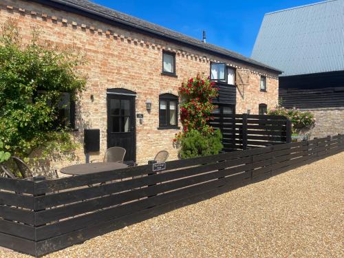 Cambridge House | Idyllic Cottage in Peaceful Village – Guest Rated 9/10