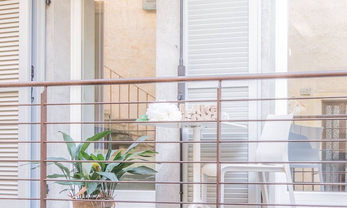 Varenna Apartment | Pet-Friendly Home with Ocean and Lake Views in Varenna