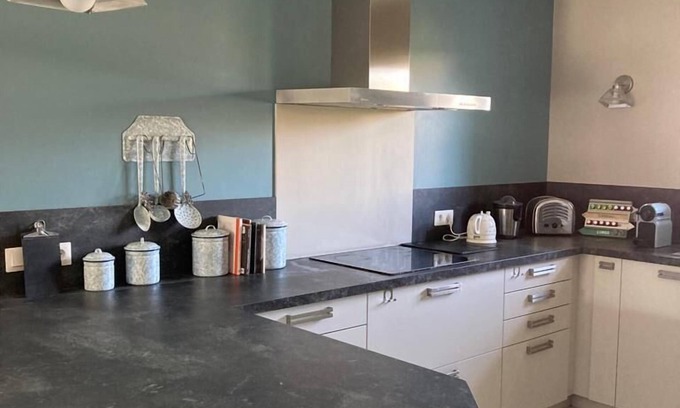 Vergeroux House | Ideal Family Retreat in Charente-Maritime with Pet Friendly Amenities