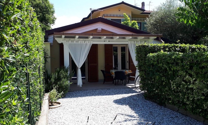 Marina di Pietrasanta House | Beautiful Independent Villa with Pool and Ocean Views