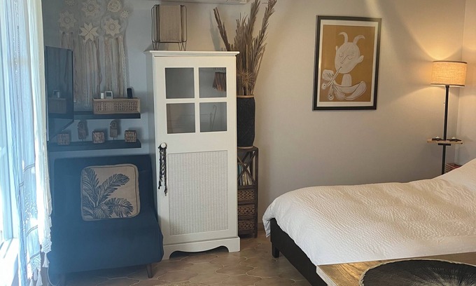 Garrigues Bed & Breakfast | Charming Mazet in Nîmes with Pool and Spa Amenities