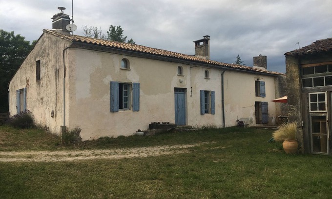 Leogeats House | Charming Old House Perfect for Small Groups by the Ocean
