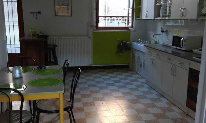 Accolay House | Charming Potters' House: Guest Rated 9.4, Pet Friendly Stay