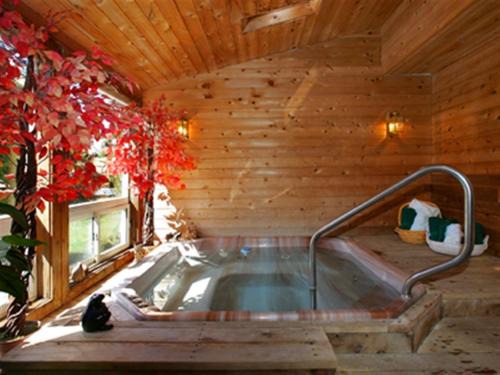 Grey Highlands Hotel | Enchanting River Valley Country Inn with Oceanfront Pool