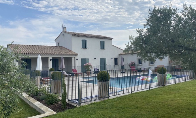 La Tour-d'Aigues Villa | Beautiful South Luberon House with Private Pool & Spa