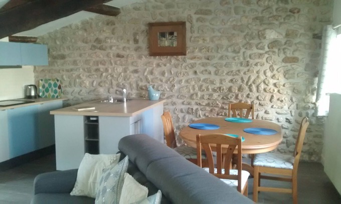Neuville-Bosc Cottage | Pretty stone cottage in a picturesque setting