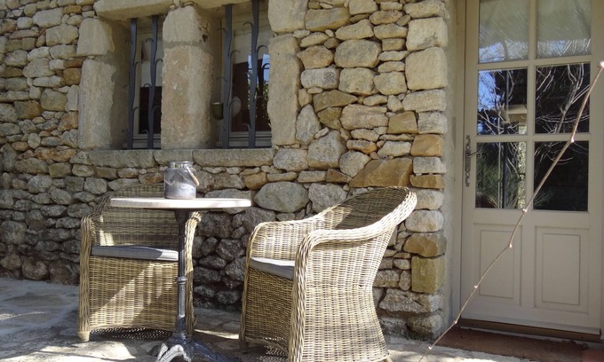 Uzes Cottage | Charming Stone Mazet for Two in a Picturesque Park Setting
